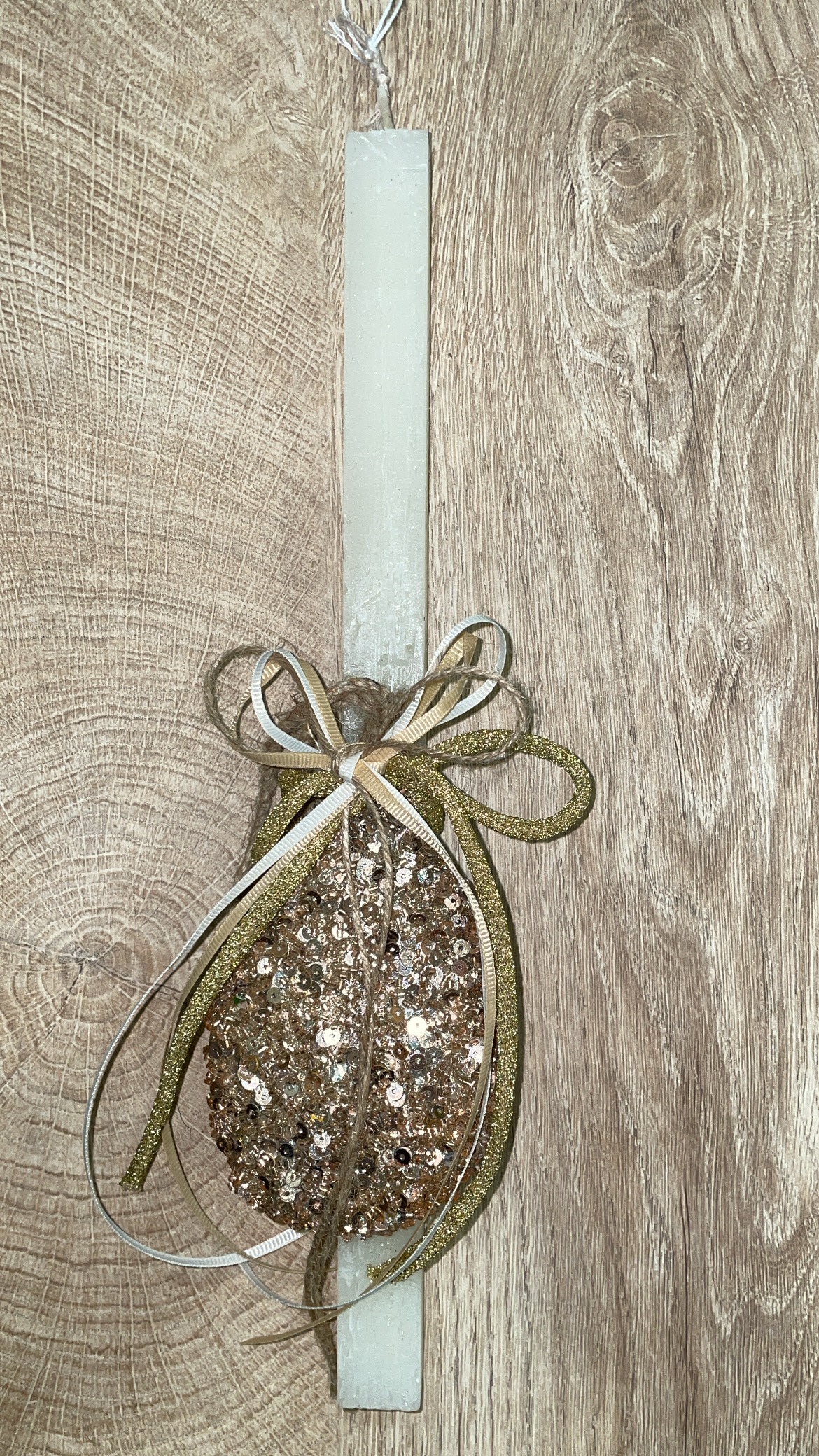 CF8F02A2-5B79-40C4-B53A-12E71C79284E Λευκή τετράγωνη λαμπάδα με διακοσμητικό αυγό με glitter - Image 1