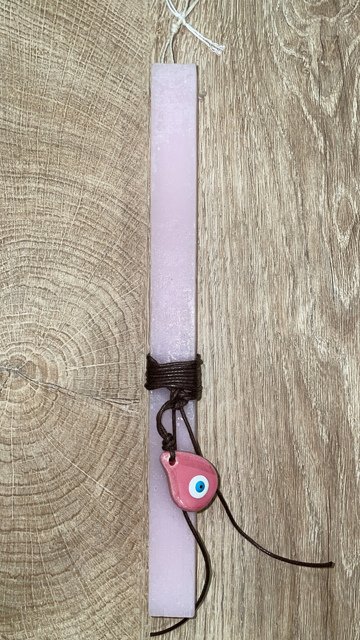 D3AEA1CF-5E88-42D8-9DB6-347528B06AAF Ροζ τετράγωνη λαμπάδα με κρεμαστό ματάκι για τον λαιμό - Image 1