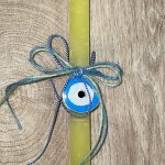 Τετράγωνη κίτρινη λαμπάδα με μεταλλικό μάτι