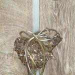 Λευκή τετράγωνη λαμπάδα με διακοσμητικό πουλάκι με glitter