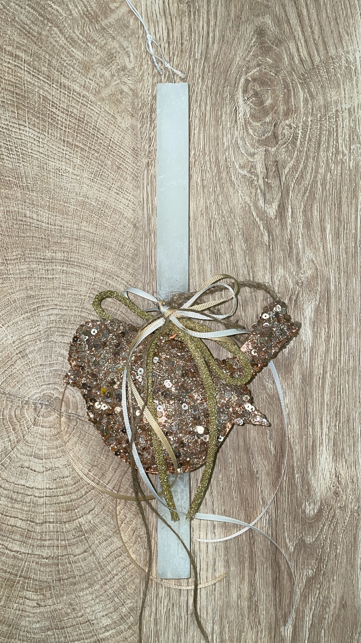 D8D0282D-A568-4F85-8F0B-4E11987BF860 Λευκή τετράγωνη λαμπάδα με διακοσμητικό πουλάκι με glitter - Image 1