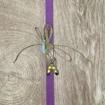 Φούξια τετράγωνη λαμπάδα με κρεμαστό για τον λαιμό πουέντ