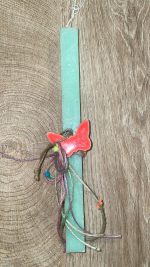 Τετράγωνη γαλάζια λαμπάδα με ξύλινη κόκκινη πεταλούδα