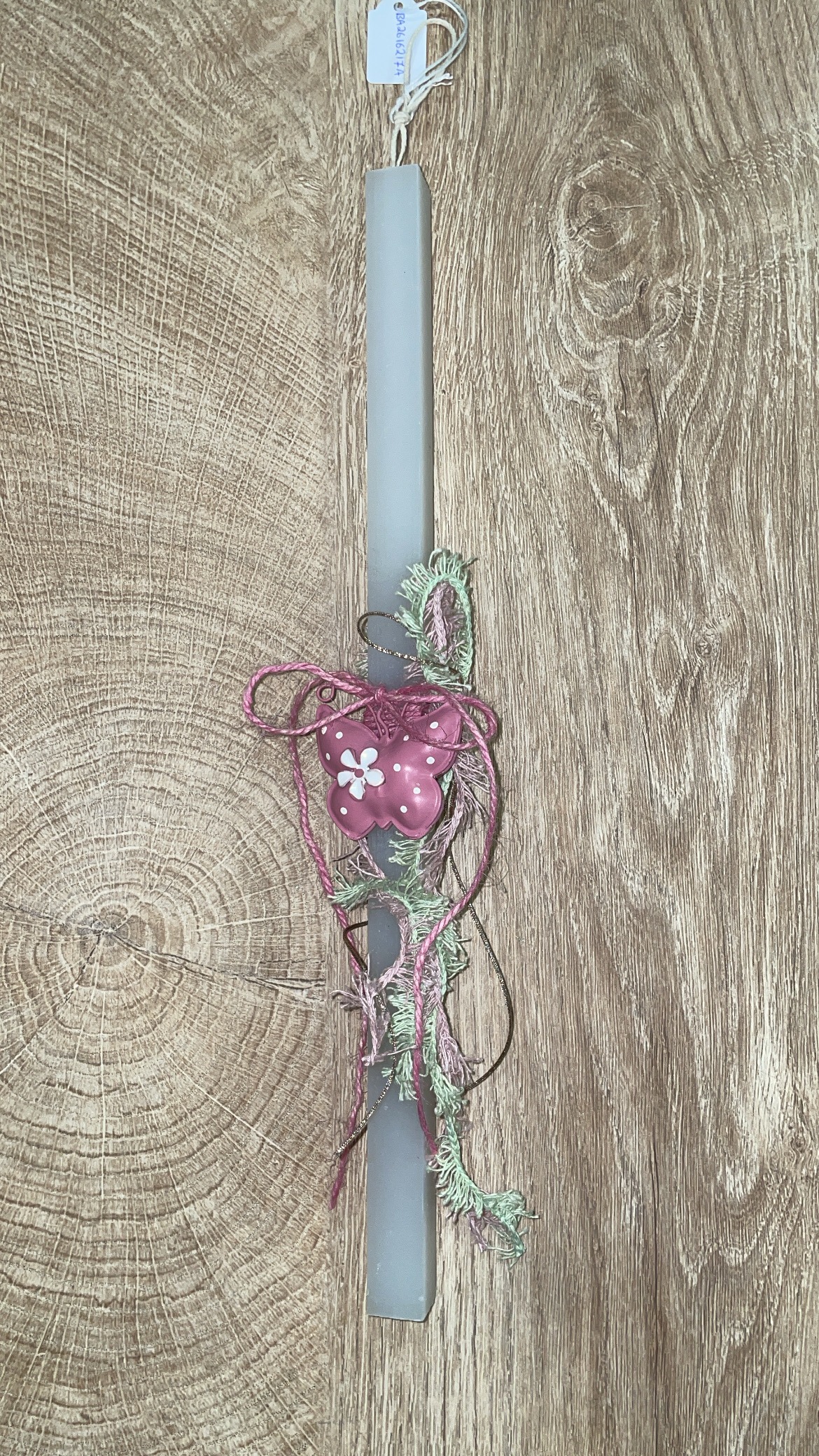 Λευκή τετράγωνη λαμπάδα με μεταλλικό πουά λουλουδάκι