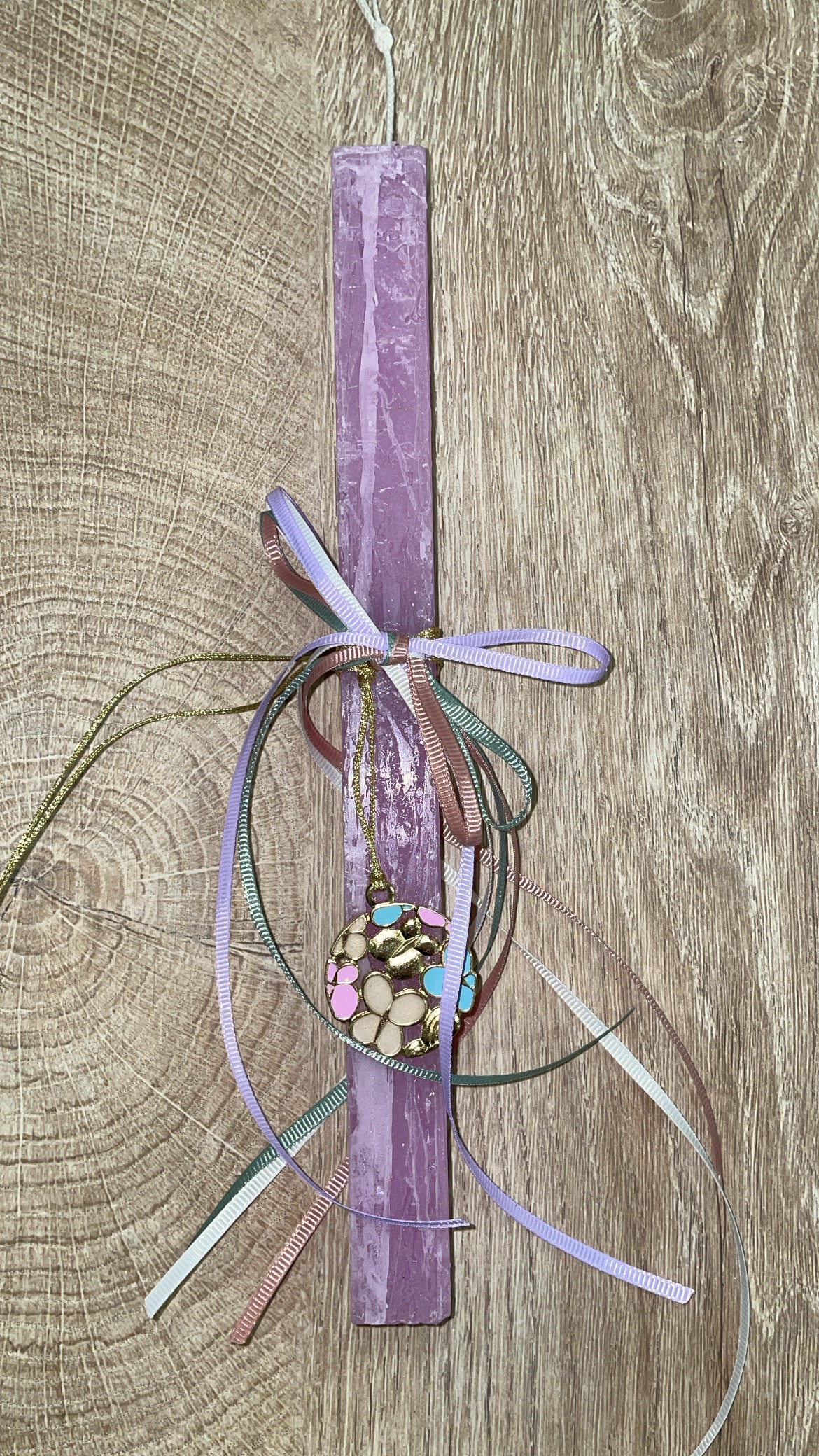 FF70D4AF-396E-4A5A-ACBE-01956073EB1E Φούξια τετράγωνη λαμπάδα με μεταλλικό στρογγυλό κρεμαστό για τον λαιμό - Image 1